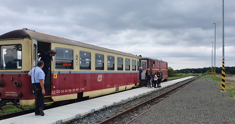 Eine Schmalspurbahn führt nach  Slezské Rudoltice, ehemals Rosswald. © GartenRadio.fm