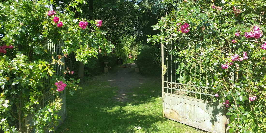 Das Tor zum Garten steht Besuchern von März bis Oktober offen © GartenRadio.fm