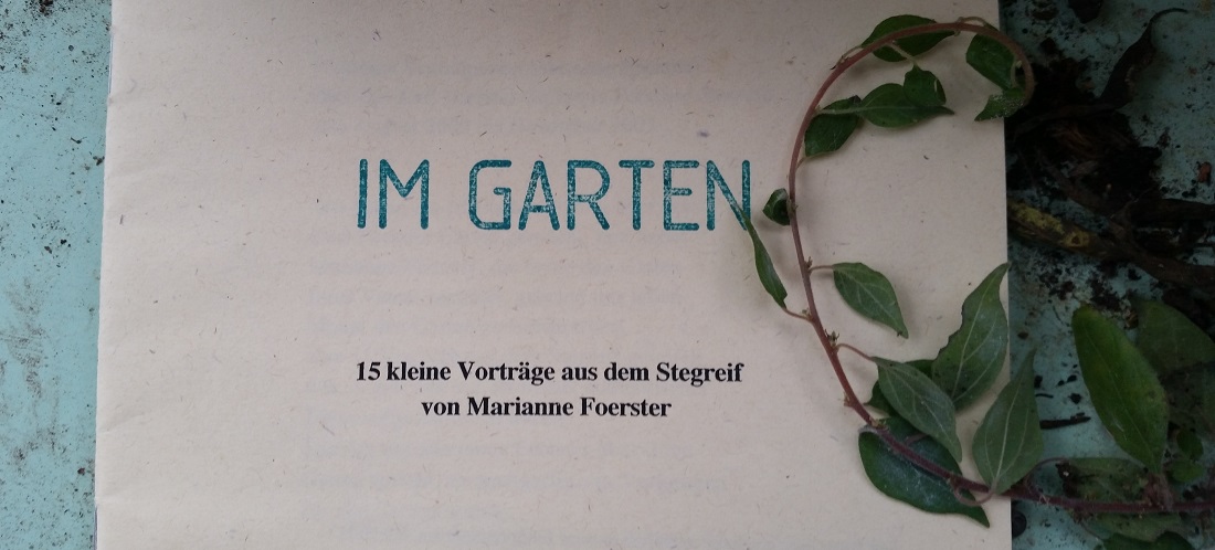 Die "Stegreif-Vorträge" von Marianne Foerster haben die Filmemacherinnen Bärbel Freund und Ute Aurand in einem Heft zusammengetragen. © GartenRadio.fm