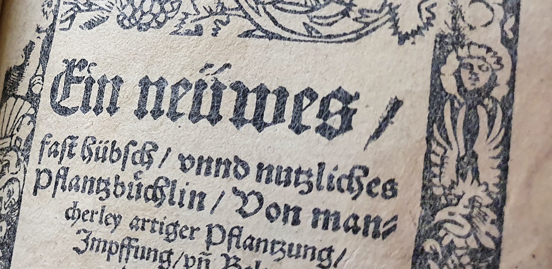 Eines der ältesten Bücher der Gartenbaubibliothek aus dem Jahr 1529 von Johann Domitzer. © GartenRadio.fm