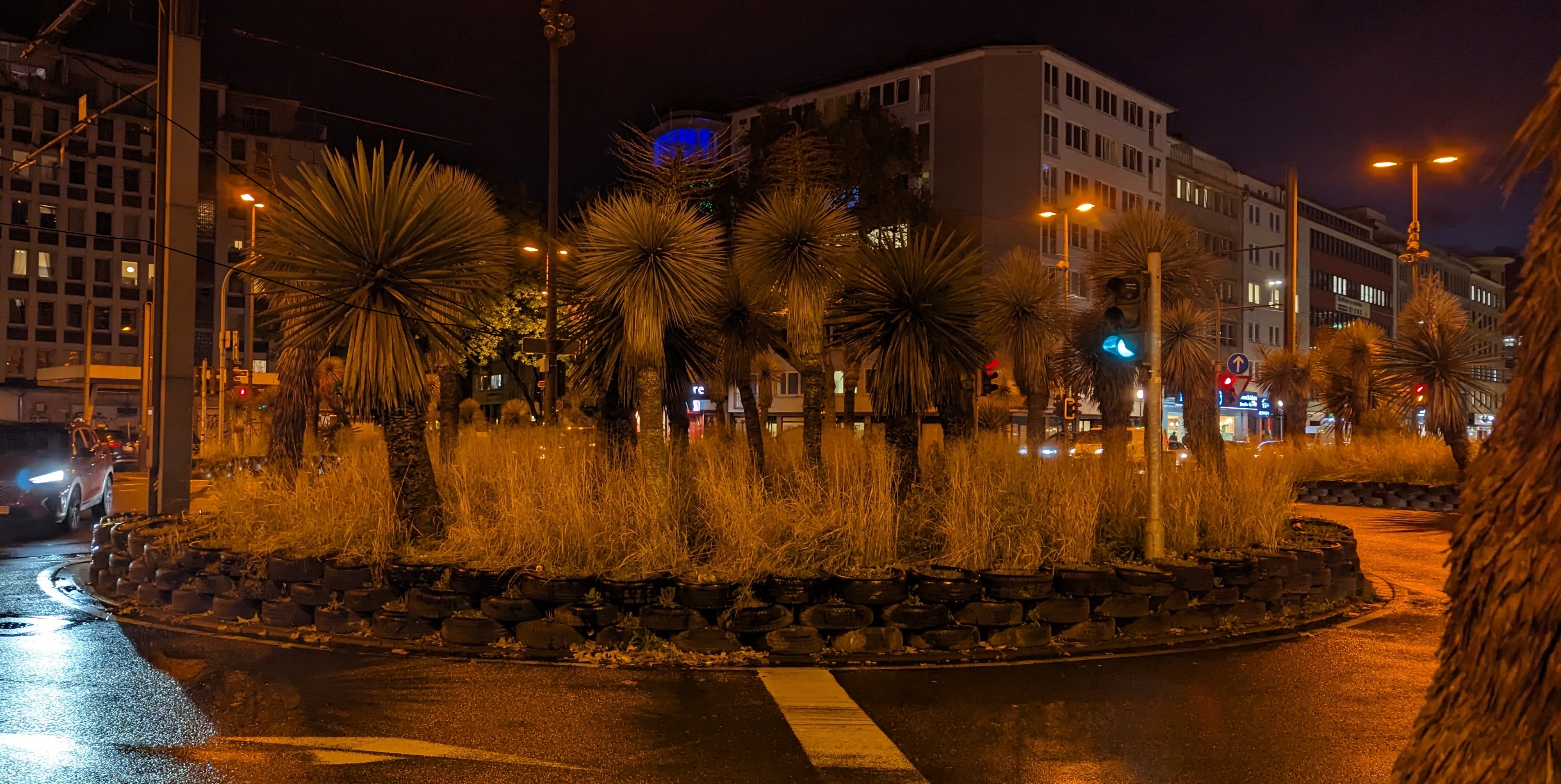 Sieht aus wie "Dubai by night" ist aber Düsseldorf. © GartenRadio.fm
