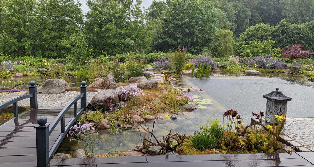 Ein kleiner Ausschnitt der Wasserlandschaft von Reiner und Irene Nagel. Der Garten wurde in das Buch - Die 50 schönsten Gärten Deutschlands - aufgenommen.© GartenRadio.fm