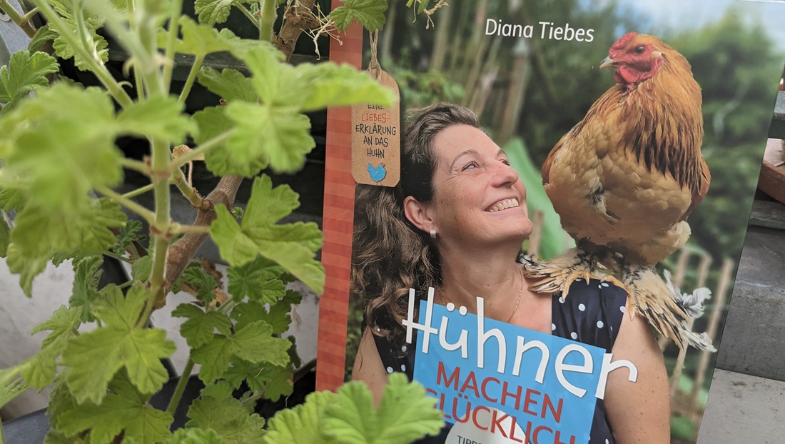 Diana Tiebes mit Nr. 5 auf der Schulter. © GartenRadio.fm